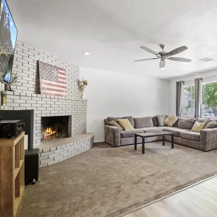 Image 3 - 10248 East Avenue S, Los Angeles County, CA 93543, USA - House for sale