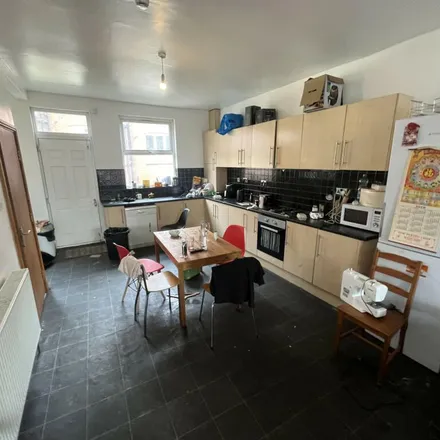 Rent this 4 bed apartment on Richmond Avenue in Leeds, LS6 1BZ