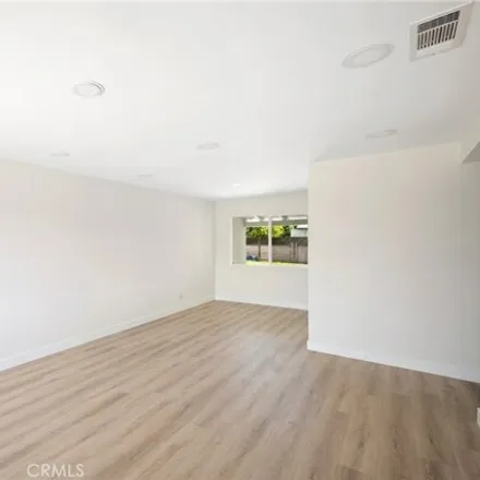 Image 2 - 8878 Katherine Avenue, Los Angeles, CA 91402, USA - Apartment for rent