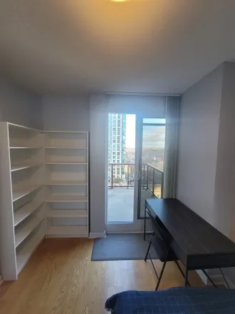 Image 3 - EY Tower, Sheppard Street, Old Toronto, ON M5X 1A6, Canada - Room for rent