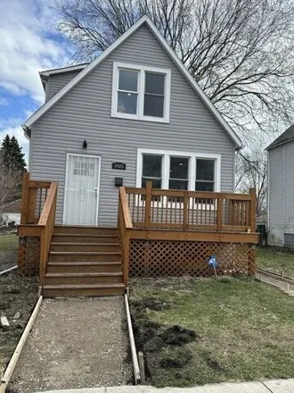 Buy this 4 bed house on 8425 South Escanaba Avenue in Chicago, IL 60617