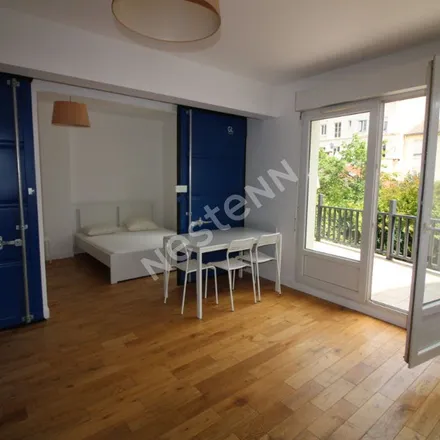 Rent this 3 bed apartment on 34 Rue Lucien Voilin in 92800 Puteaux, France