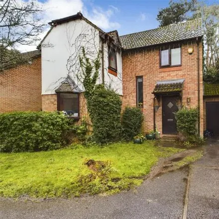 Buy this 3 bed house on Carolina Place in Finchampstead, RG40 4PQ