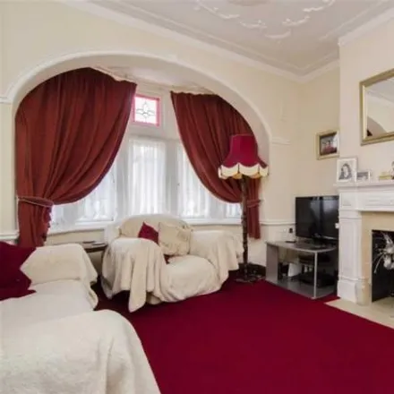 Image 2 - 126 Cumberland Road, London, E13 8LH, United Kingdom - Townhouse for rent
