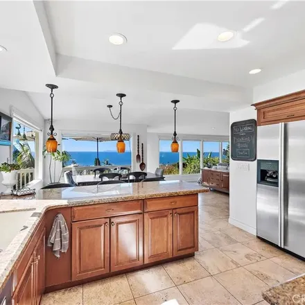 Image 3 - 875 Coast View Drive, Laguna Beach, CA 92651, USA - Apartment for rent