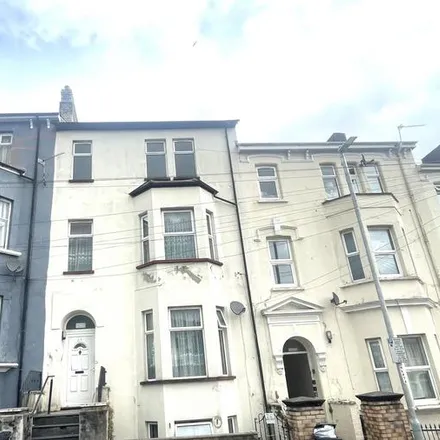 Image 1 - 24 Clytha Square, Newport, NP20 2EE, United Kingdom - Apartment for rent