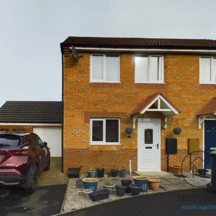 Buy this 3 bed duplex on Yacley Close in Newton Aycliffe, DL5 5DB