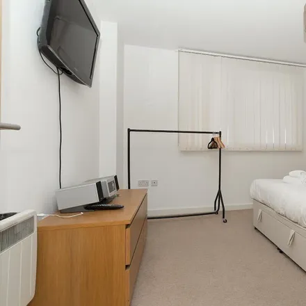 Image 9 - London, E1 2PW, United Kingdom - Apartment for rent