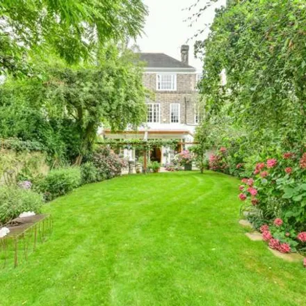 Buy this 6 bed house on 121 Hamilton Terrace in London, NW8 9YB