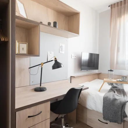 Rent this 184 bed room on Calle del Cristo de la Guía in 28032 Madrid, Spain