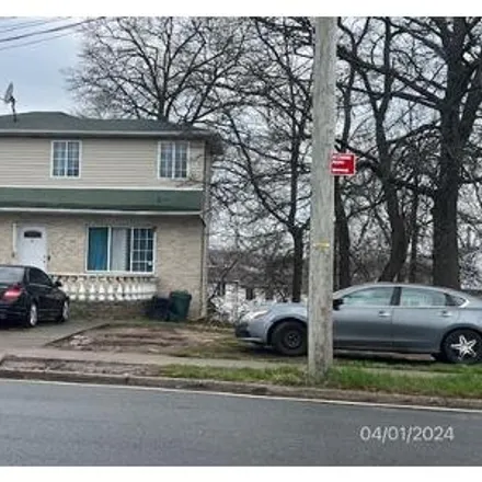 Buy this 3 bed townhouse on 315 Narrows Road North in New York, NY 10305