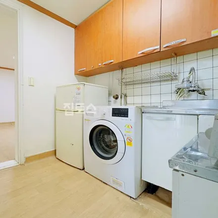 Rent this studio apartment on 서울특별시 관악구 봉천동 889-26