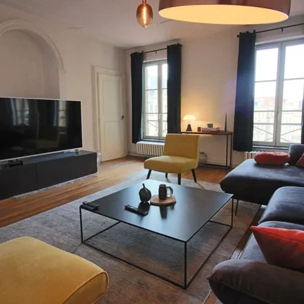 Rent this 3 bed apartment on 61 Rue de Pouilly in 57000 Metz, France