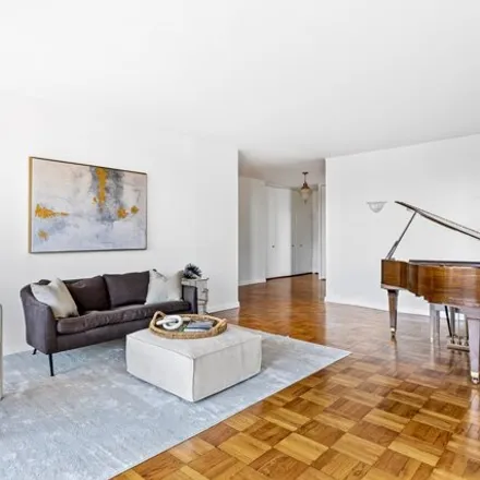 Image 4 - 45 East 89th Street, New York, NY 10128, USA - Condo for sale