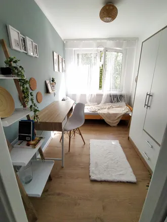 Rent this 3 bed room on Racławicka 54 in 30-017 Krakow, Poland