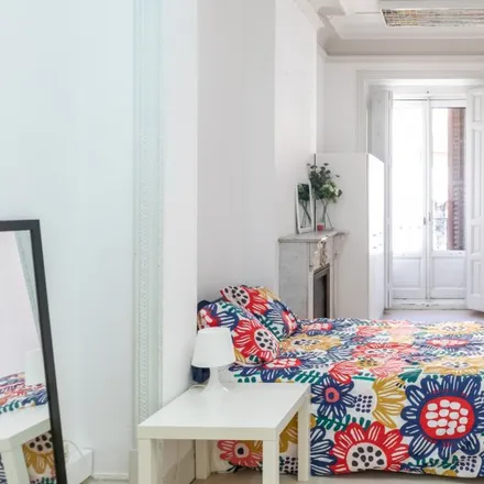 Rent this 13 bed room on Madrid in Viena Capellanes, Calle del Arenal