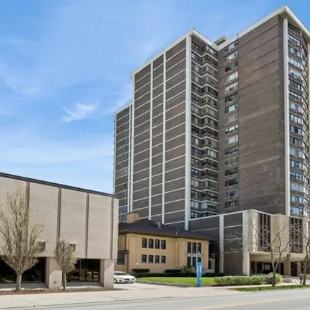 Buy this 1 bed condo on Sheridan Point in 6325 North Sheridan Road, Chicago