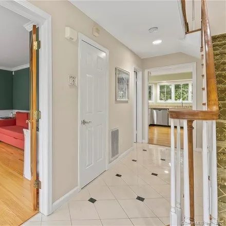 Image 2 - 55 Fieldstone Road, Belltown, Stamford, CT 06902, USA - House for sale