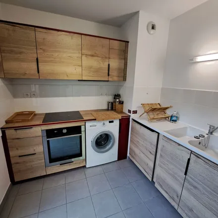 Rent this 2 bed apartment on Résidence Irène Popard in Rue de Nohanent, 63100 Clermont-Ferrand