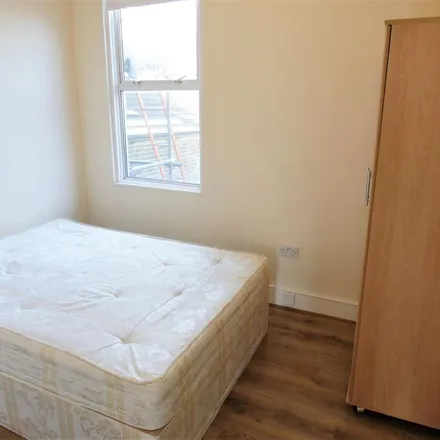 Image 6 - Forest Lodge, 240 Romford Road, London, E7 9HB, United Kingdom - Apartment for rent
