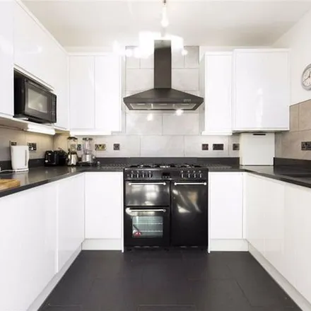 Rent this 3 bed apartment on Victoria Wharf in 46 Narrow Street, Ratcliffe