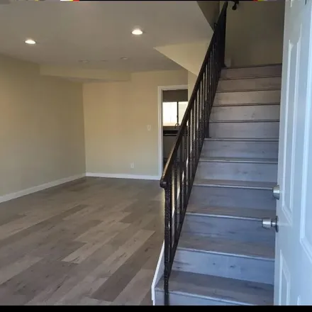 Image 1 - 210 West Linden Avenue, Burbank, CA 91502, USA - Townhouse for rent