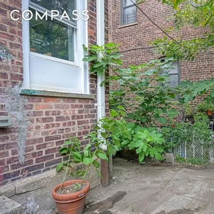 Image 8 - 21 East 18th Street, New York, NY 11226, USA - House for sale