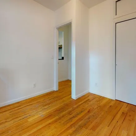 Rent this 3 bed apartment on 222 East 85th Street in New York, NY 10028