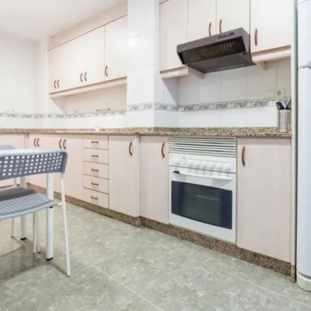 Rent this 5 bed apartment on Carrer dels Tomasos in 11, 46006 Valencia