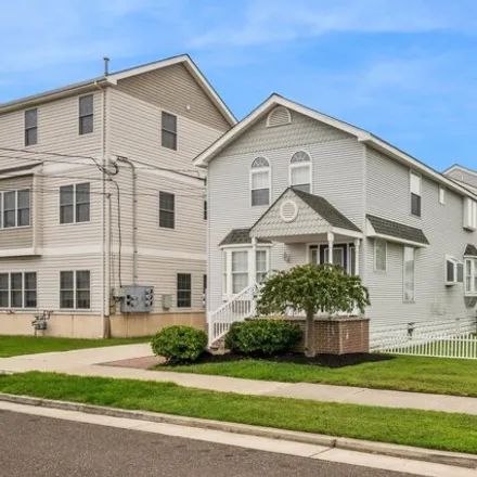 Buy this 3 bed condo on 112 West 25th Avenue in North Wildwood, Cape May County