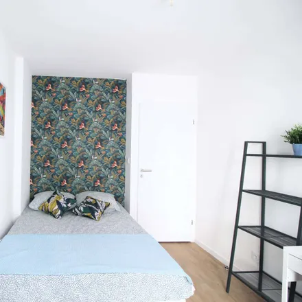 Rent this 4 bed room on 2 Rue Mozart in 92110 Clichy, France