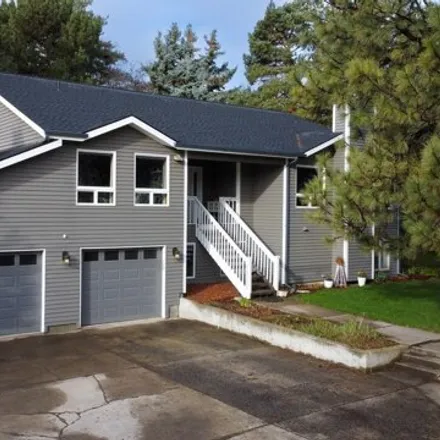 Buy this 5 bed house on 1016 Southeast Glen Echo Road in Pullman, WA 99163