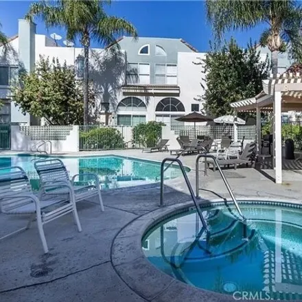 Image 4 - 5543 Tilden Avenue, Los Angeles, CA 91401, USA - Townhouse for sale