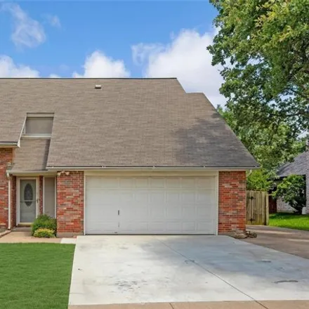 Rent this 3 bed house on 1040 Acorn Lane in Burleson, TX 76028
