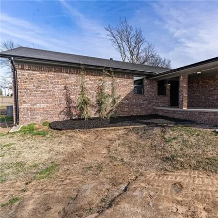 Image 2 - Veterans Memorial Drive, Bristow, OK, USA - House for sale