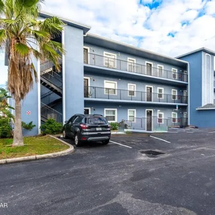 Rent this studio apartment on 141 Boynton Boulevard in Daytona Beach Shores, Volusia County