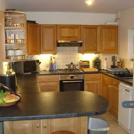 Rent this 5 bed duplex on 114 Central Avenue in Beeston, NG9 2QS