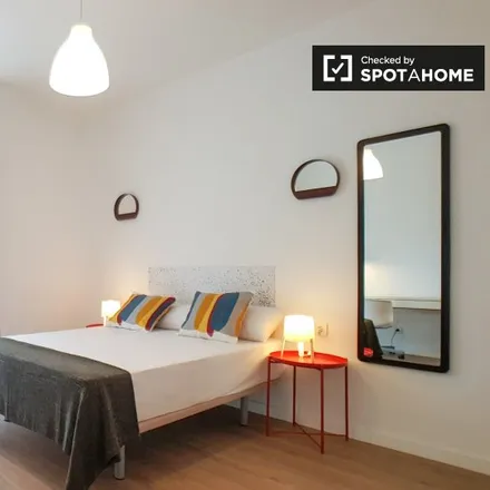 Rent this 7 bed room on Carrer del Comte Borrell in 104, 08001 Barcelona