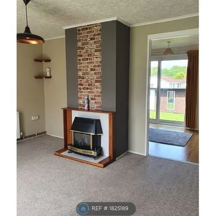 Rent this 3 bed duplex on Sycamore Avenue in Redditch, B98 7EF
