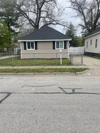 Buy this 3 bed house on 918 Emerson Avenue in Muskegon, MI 49442