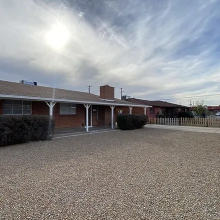 Rent this 3 bed house on 4251 West Keim Drive in Phoenix, AZ 85019
