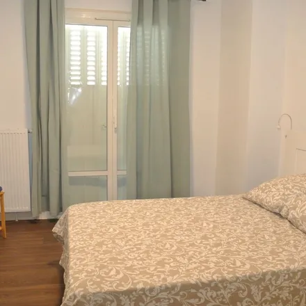 Rent this 5 bed apartment on 42 Rue de la Libération in 47200 Marmande, France