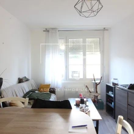 Rent this 3 bed apartment on 9bis La Croix des Frux in 49370 Saint-Clément-de-la-Place, France