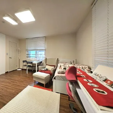 Rent this studio apartment on 서울특별시 강남구 논현동 77-12