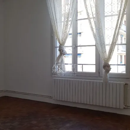 Image 3 - 4 Rue Saint-Martin, 95300 Pontoise, France - Apartment for rent