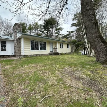Buy this studio house on 562 Post Rd in Wells, Maine