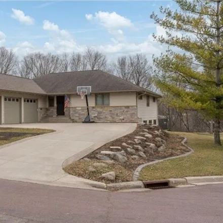 Buy this 5 bed house on 1 Ridgewood Street in Mankato, MN 56001