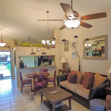 Image 6 - unnamed road, Rock Island Village, Broward County, FL, USA - House for sale