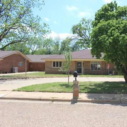 Buy this 4 bed house on 2561 North 3rd Street in Tahoka, TX 79373