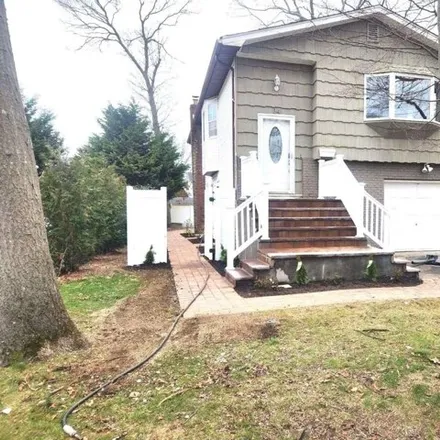 Rent this 4 bed house on 34 Oakwood Avenue in Sayville, Islip